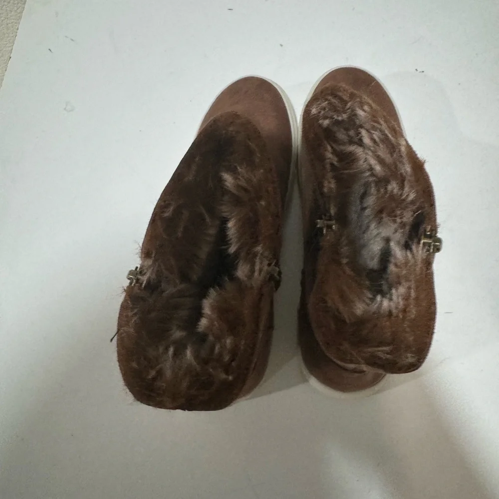 VERY G woman's tan plusher boots size 9.5